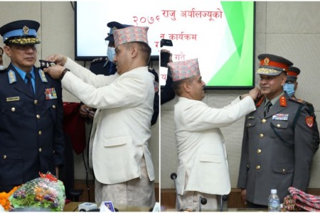 नेपाल प्रहरी र सशस्त्रका महानिरीक्षकले लगाए दर्ज्यानी चिन्ह